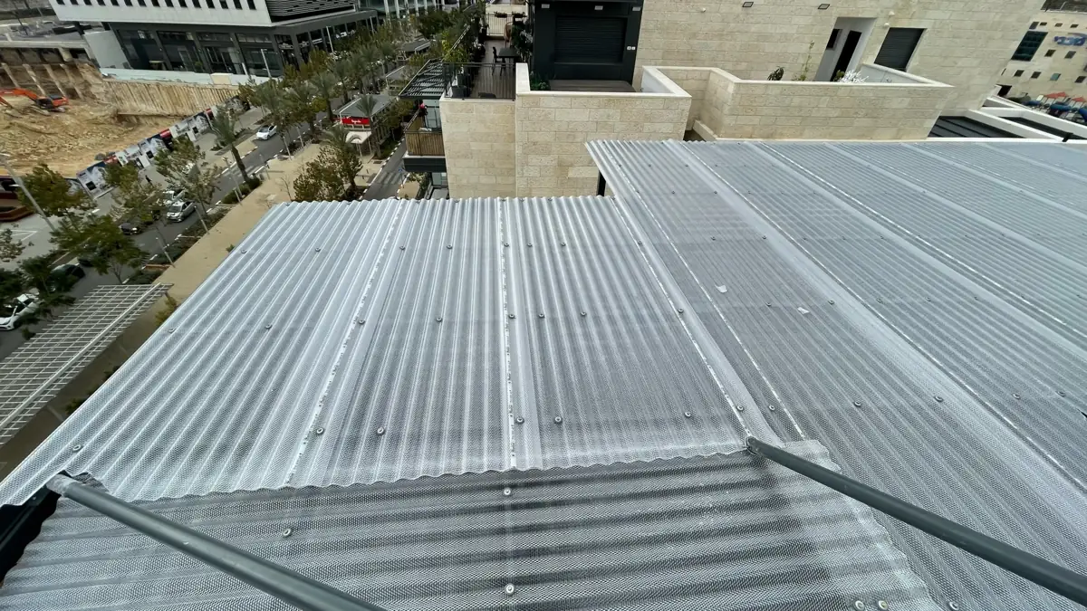 קירוי סנטף BH על פרגולה בגג של בניין